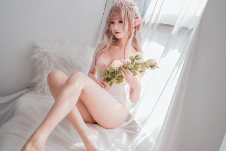 三度_69《精灵紧身衣》主题写真：31张全套美图，含5个视频