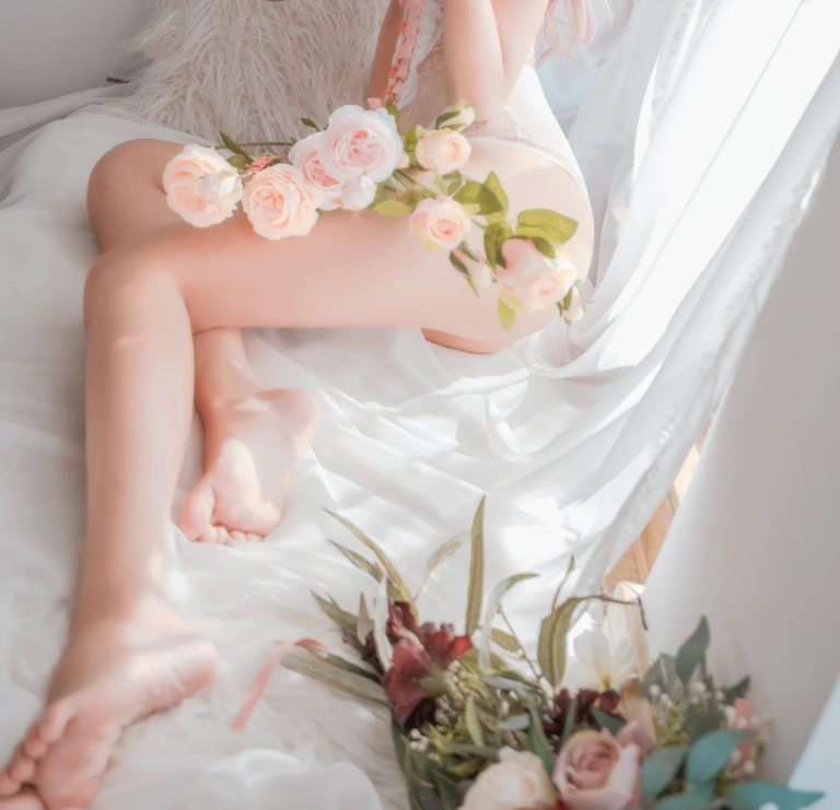 三度_69《精灵紧身衣》主题写真：31张全套美图，含5个视频
