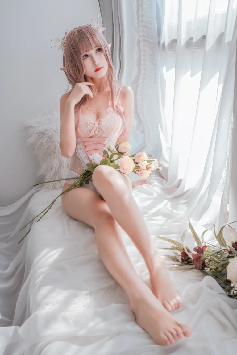 三度_69《精灵紧身衣》主题写真：31张全套美图，含5个视频