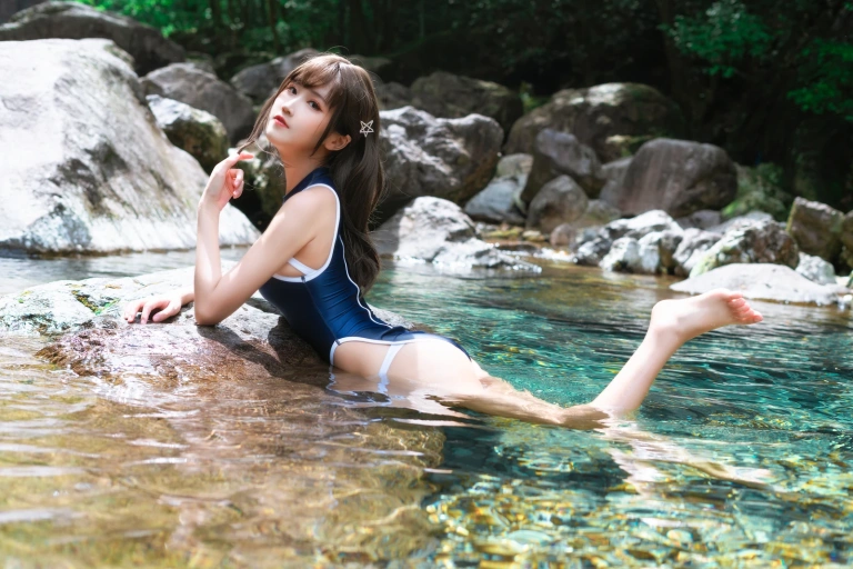 三度_69《竞泳》主题写真：21张全套美图，含7个视频