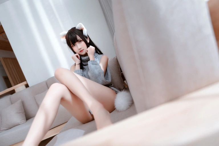 三度_69《露背毛衣》主题写真：36张全套美图，含2个视频