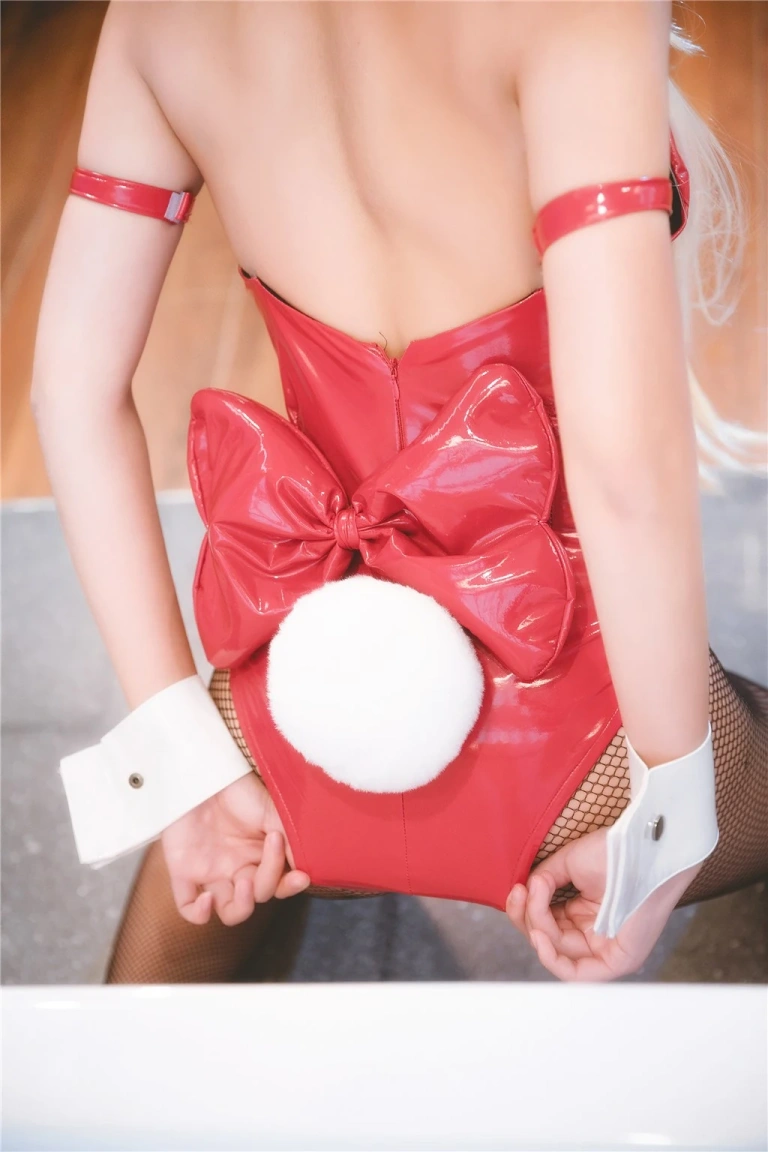 三度_69《兔女郎》主题写真：40张全套美图