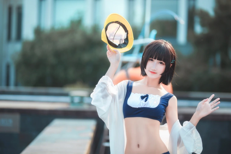 三度_69《小黄帽》主题写真：40张全套美图