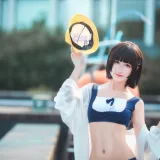 三度_69《小黄帽》主题写真：40张全套美图