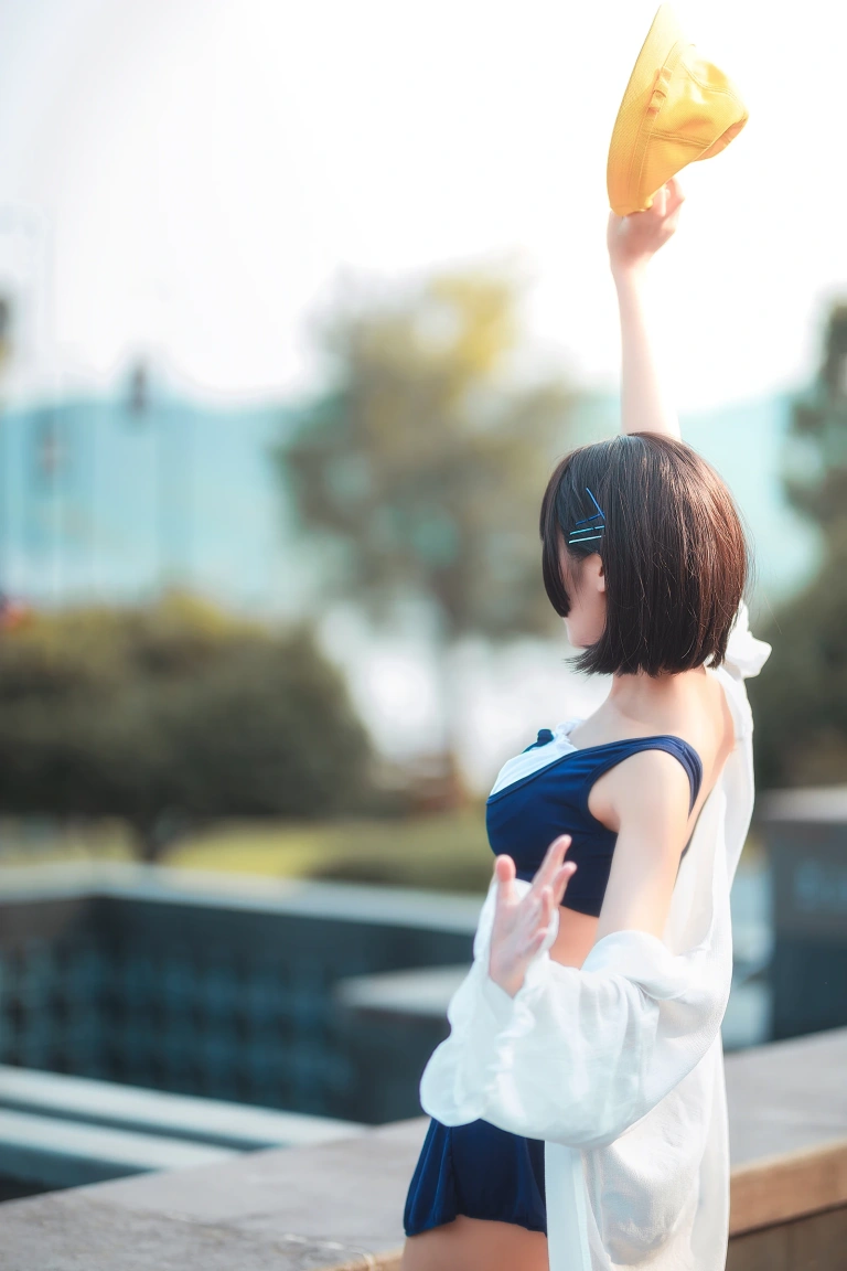 三度_69《小黄帽》主题写真：40张全套美图