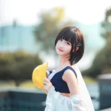 三度_69《小黄帽》主题写真：40张全套美图