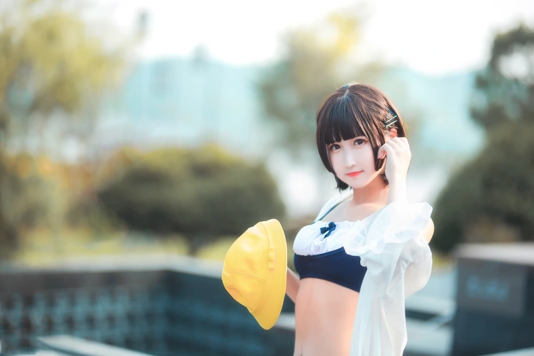 三度_69《小黄帽》主题写真：40张全套美图