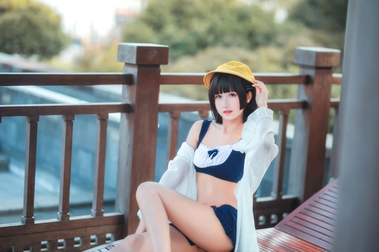 三度_69《小黄帽》主题写真：40张全套美图