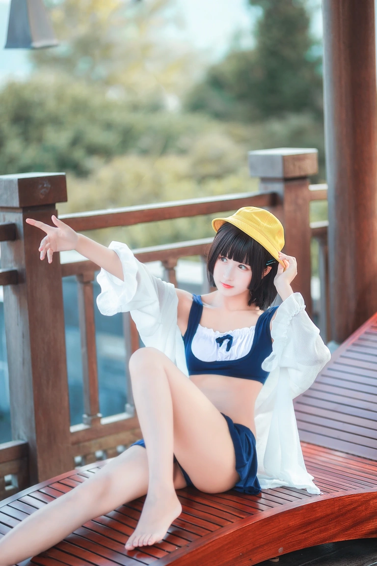 三度_69《小黄帽》主题写真：40张全套美图