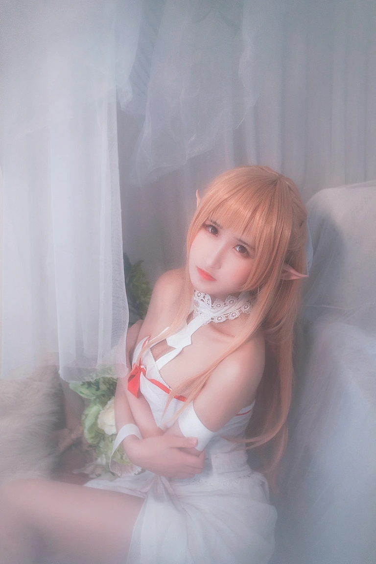 三度_69《亚斯娜》主题写真：40张全套美图