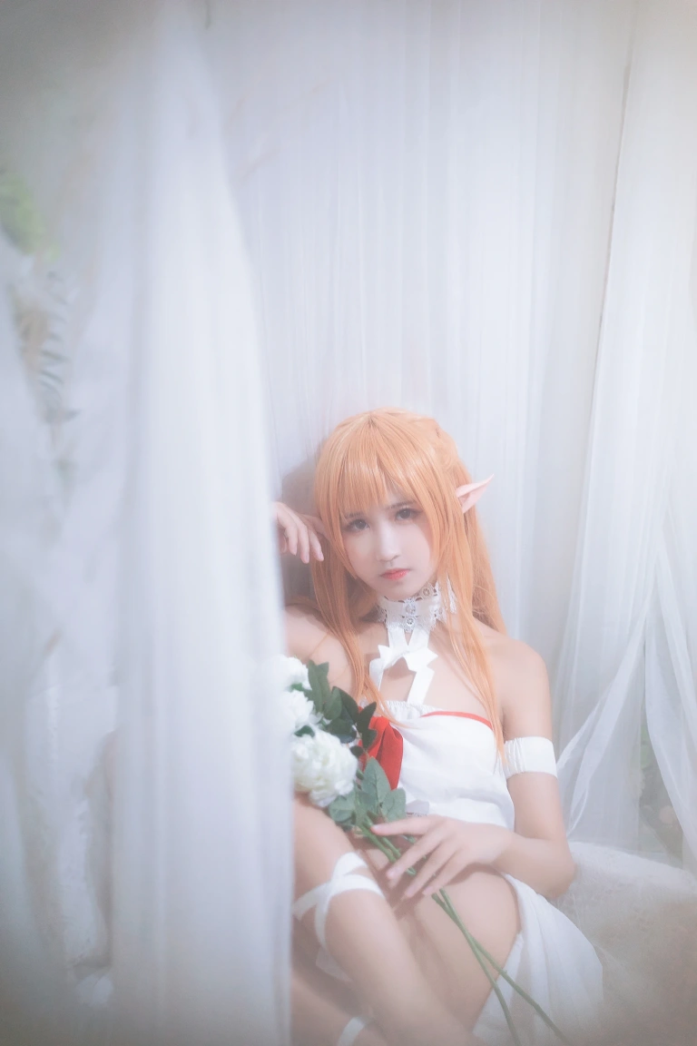 三度_69《亚斯娜》主题写真：40张全套美图
