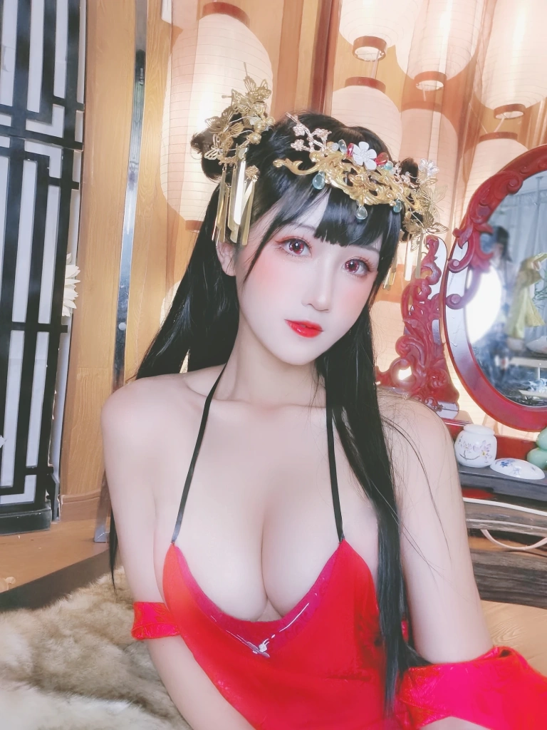 三度_69《逸仙 自拍》主题写真：20张全套美图