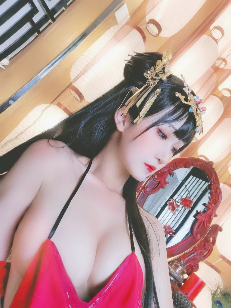 三度_69《逸仙 自拍》主题写真：20张全套美图