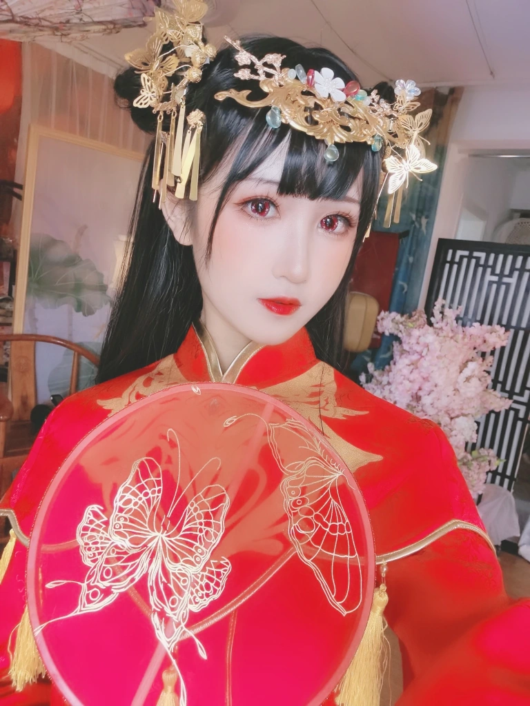 三度_69《逸仙 自拍》主题写真：20张全套美图