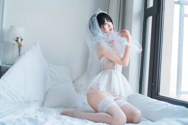 三度_69《婚纱孔雀翎》主题写真：24张全套美图
