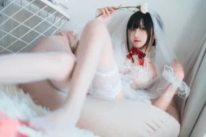 三度_69《婚纱孔雀翎》主题写真：24张全套美图