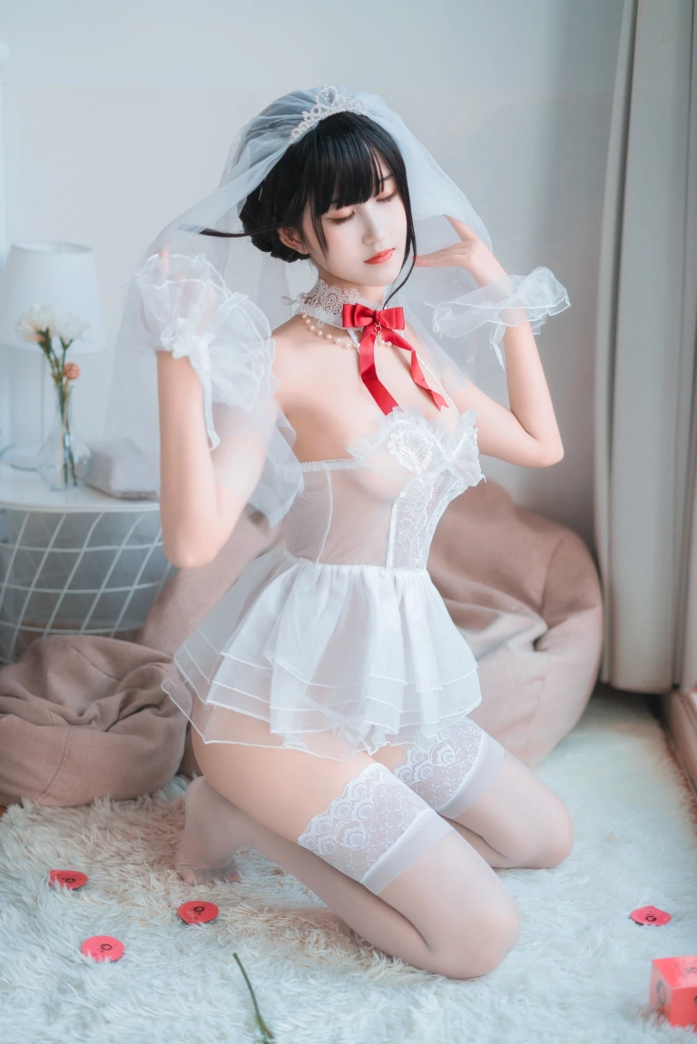 三度_69《婚纱孔雀翎》主题写真：24张全套美图
