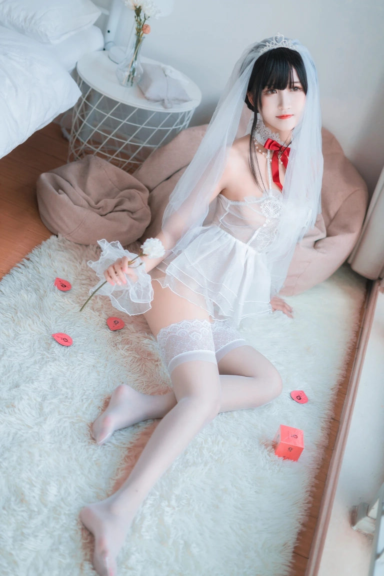 三度_69《婚纱孔雀翎》主题写真：24张全套美图