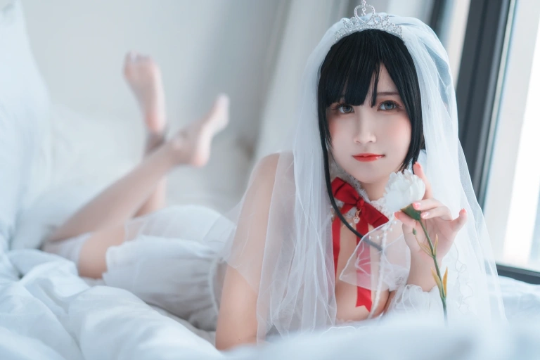三度_69《婚纱孔雀翎》主题写真：24张全套美图