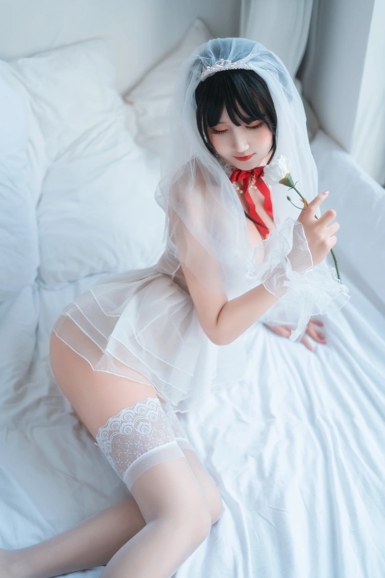 三度_69《婚纱孔雀翎》主题写真：24张全套美图
