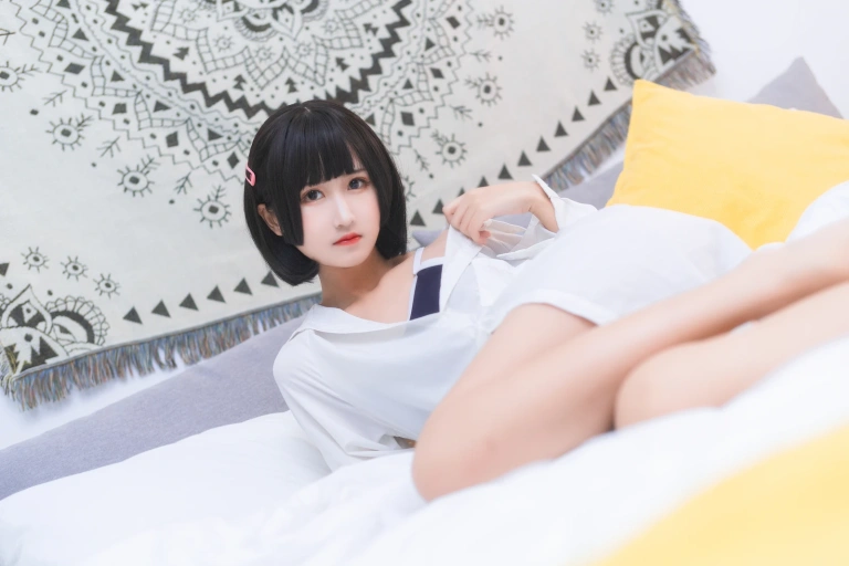 三度_69《衬衫日常》主题写真：22张全套美图
