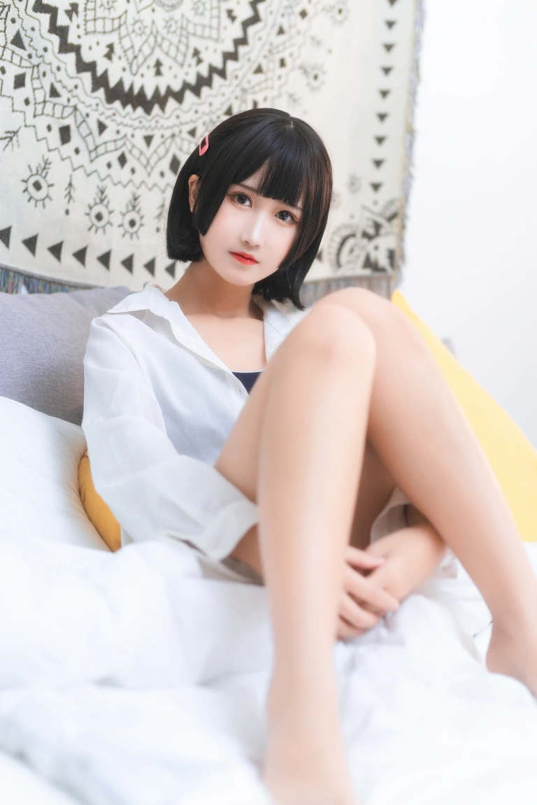 三度_69《衬衫日常》主题写真：22张全套美图
