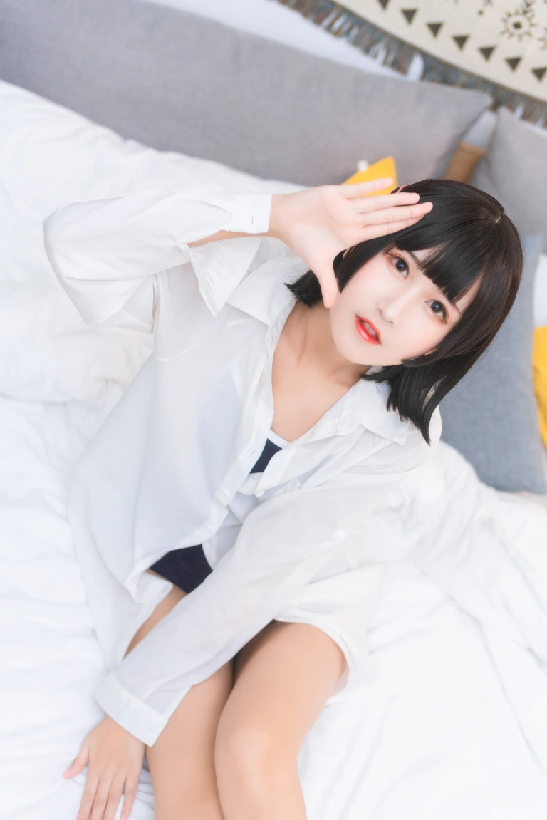 三度_69《衬衫日常》主题写真：22张全套美图