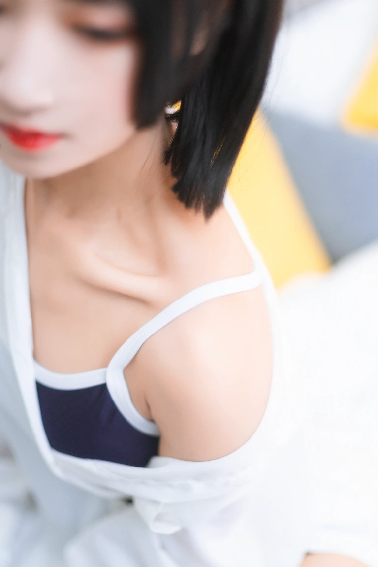 三度_69《衬衫日常》主题写真：22张全套美图