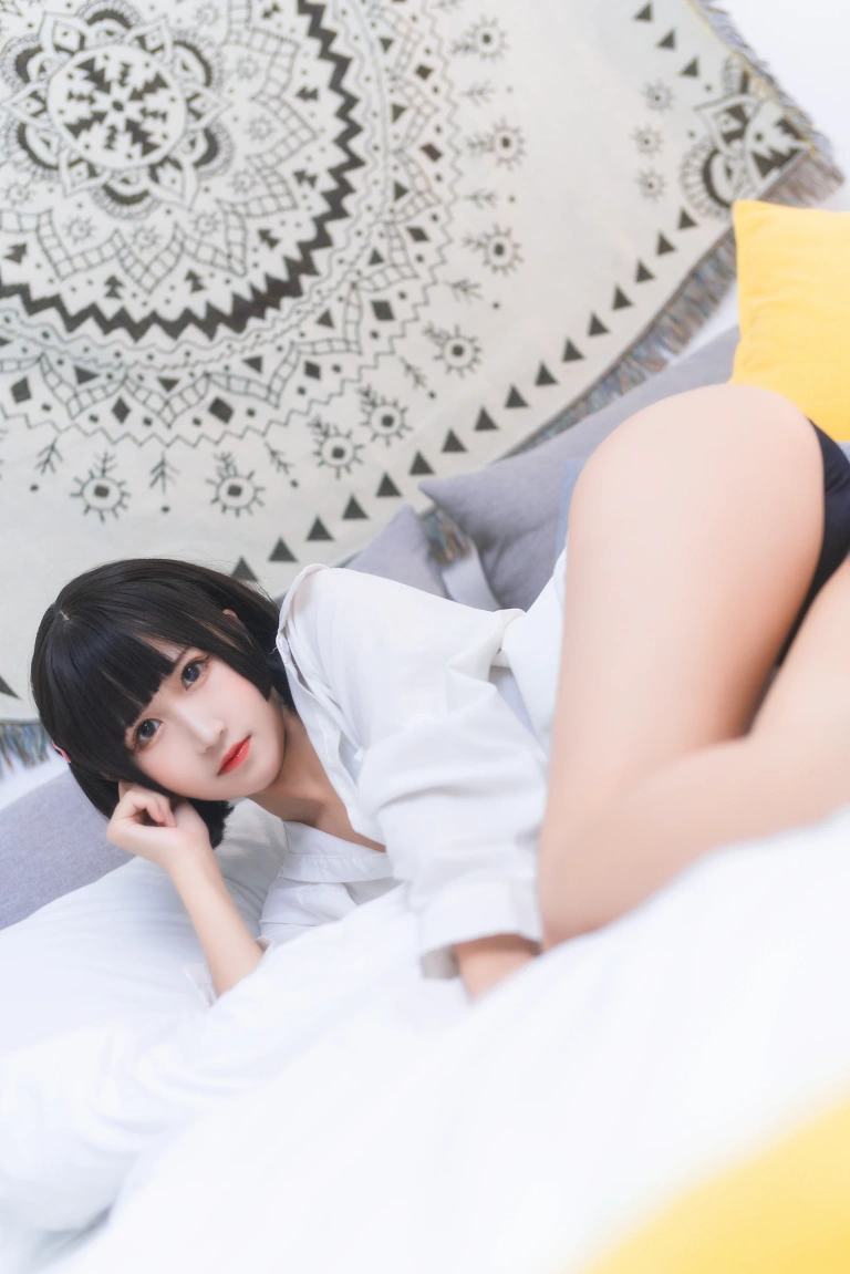 三度_69《衬衫日常》主题写真：22张全套美图