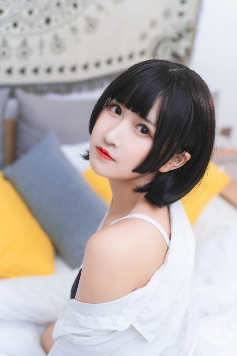 三度_69《衬衫日常》主题写真：22张全套美图