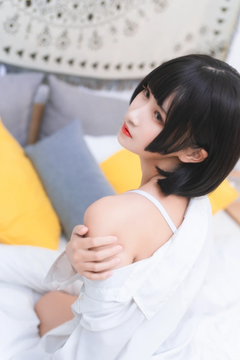 三度_69《衬衫日常》主题写真：22张全套美图