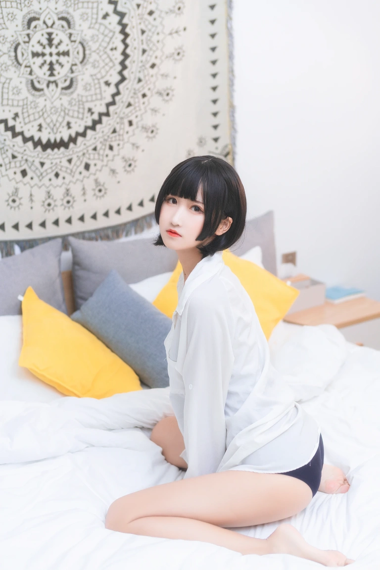 三度_69《衬衫日常》主题写真：22张全套美图