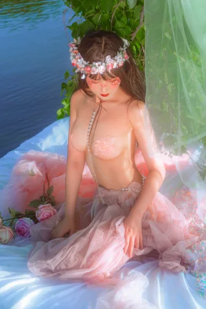 三度_69《水边的阿狄丽娜》主题写真：32张全套美图