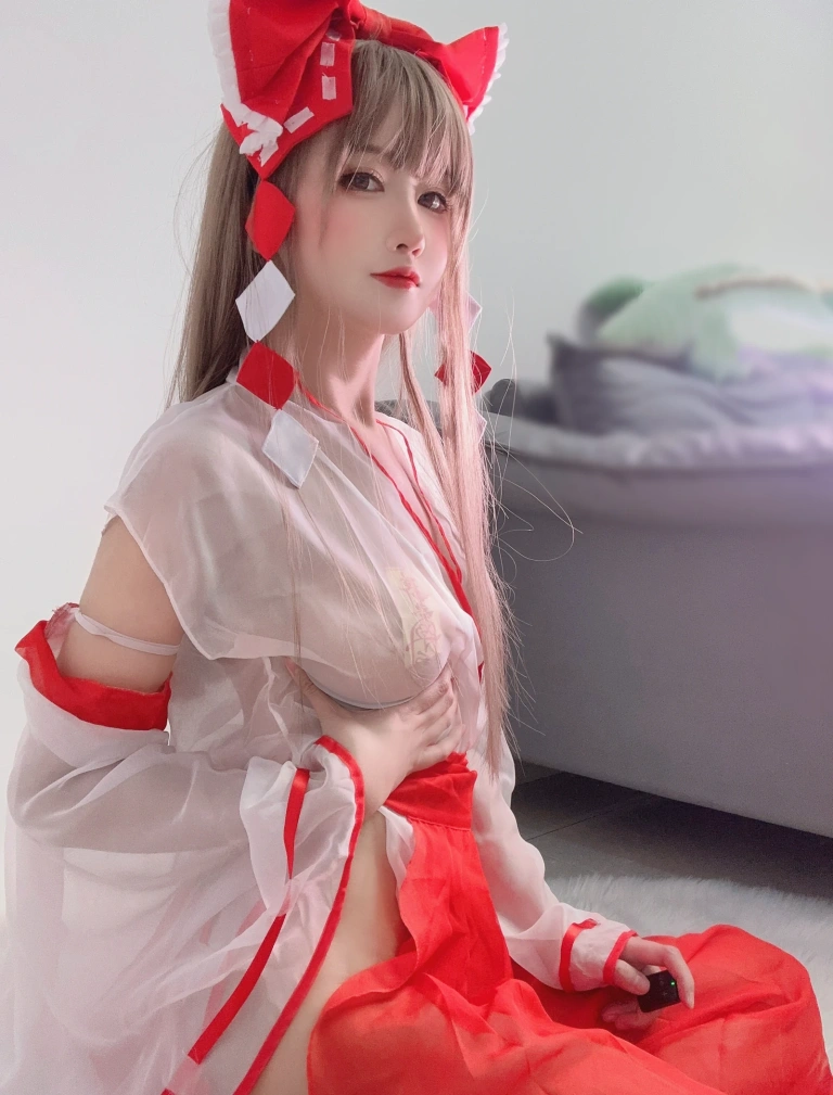 三度_69《巫女》主题写真：55张全套美图，含4个视频