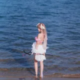 三度_69《小羊泳装》主题写真：17张全套美图