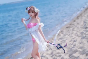 三度_69《小羊泳装》主题写真：17张全套美图