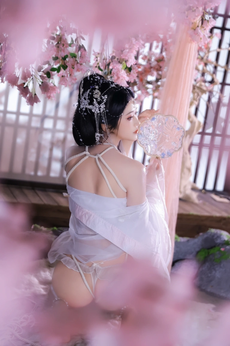 三度_69《小师姐》主题写真：81张全套美图，含5个视频