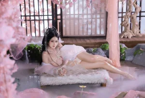 三度_69《小师姐》主题写真：81张全套美图，含5个视频