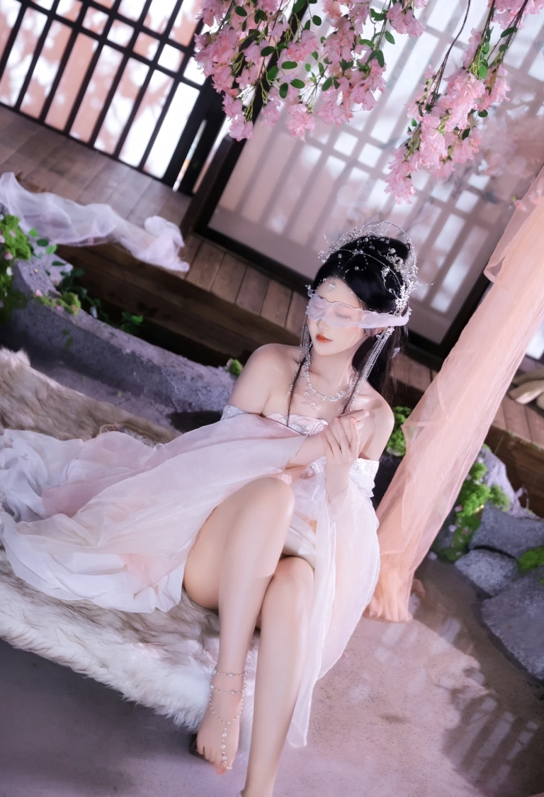 三度_69《小师姐》主题写真：81张全套美图，含5个视频