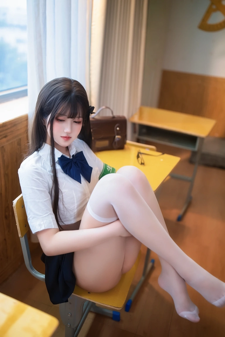 三度_69《学生会长思春期》主题写真：40张全套美图