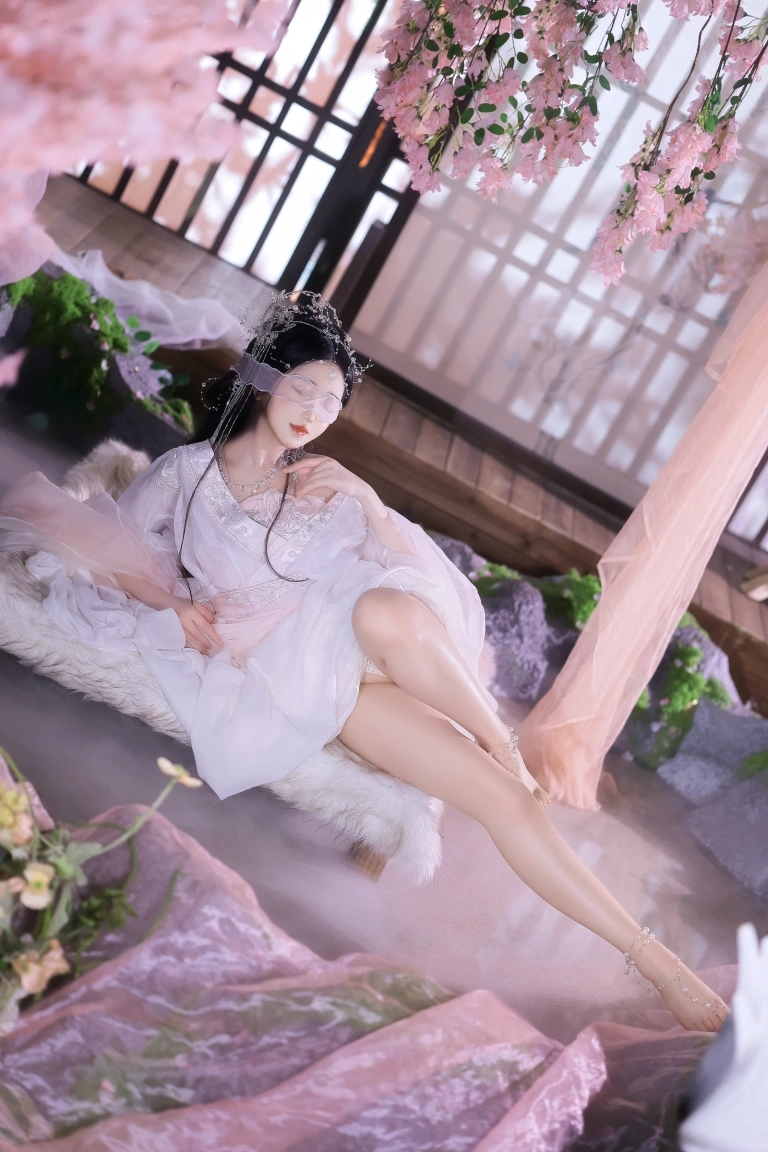 三度_69《小师姐》主题写真：81张全套美图