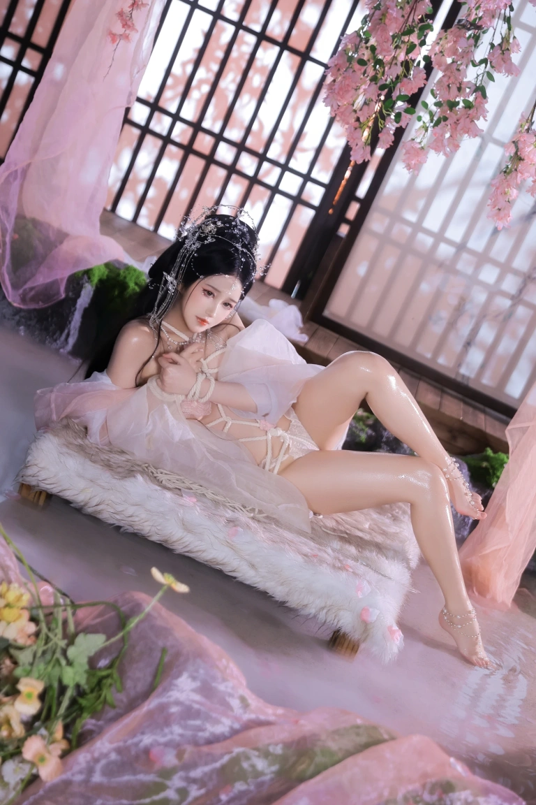 三度_69《小师姐》主题写真：81张全套美图