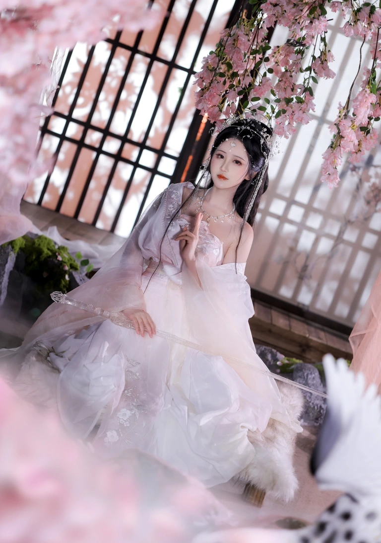 三度_69《小师姐》主题写真：81张全套美图