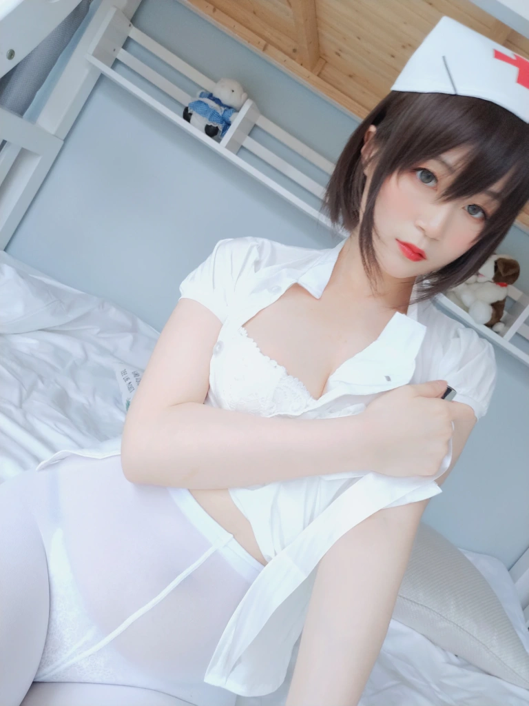 白银81《白丝小护士》主题写真：51张全套美图，含4个视频