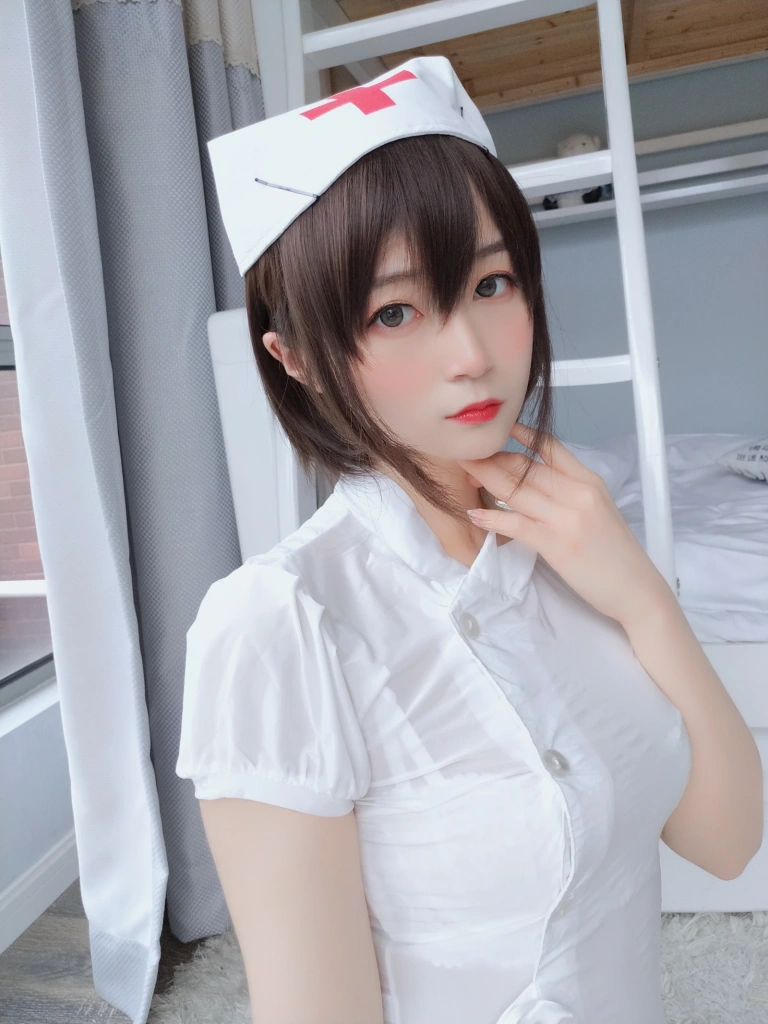 白银81《白丝小护士》主题写真：51张全套美图，含4个视频