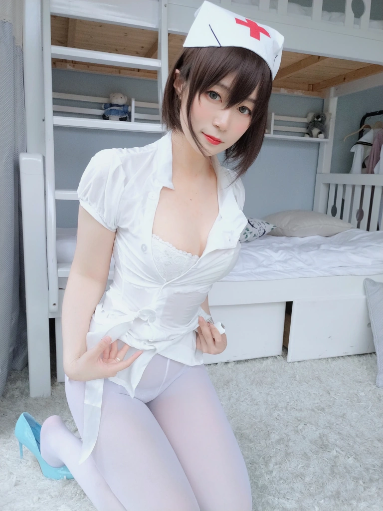 白银81《白丝小护士》主题写真：51张全套美图，含4个视频