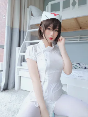白银81《白丝小护士》主题写真：51张全套美图，含4个视频