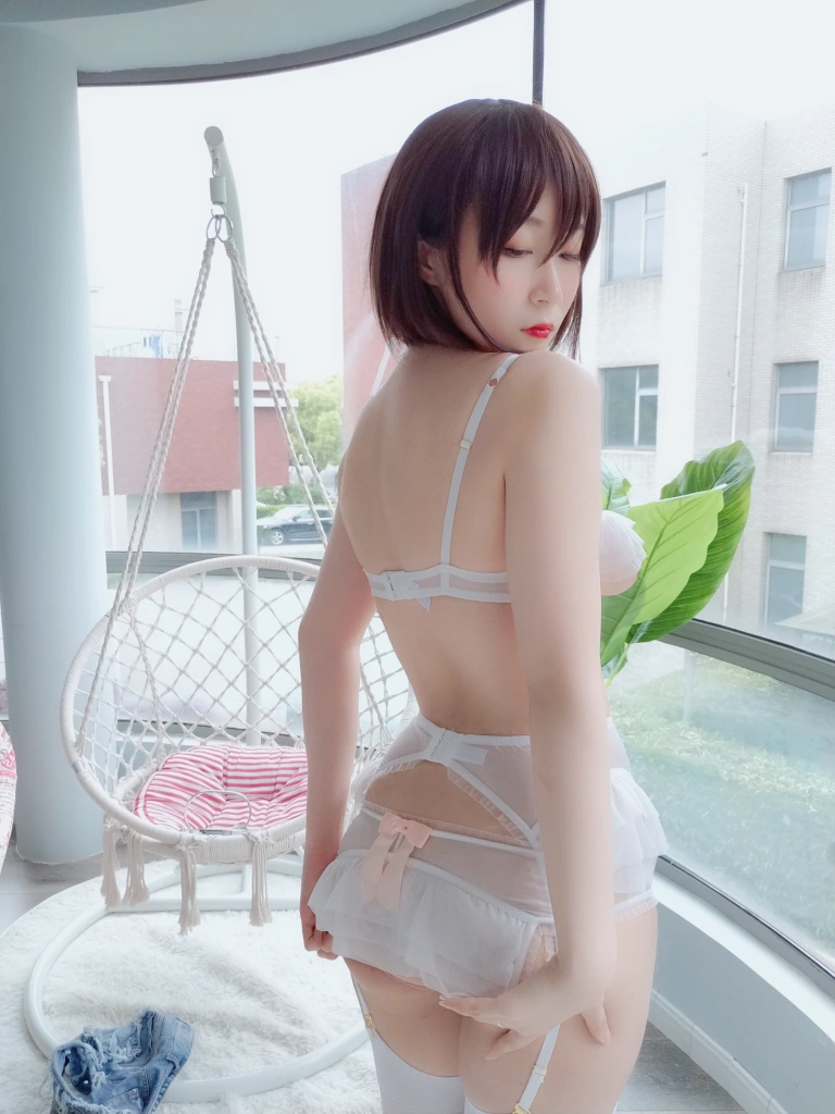白银81《不后悔》主题写真：30张全套美图，含1个视频