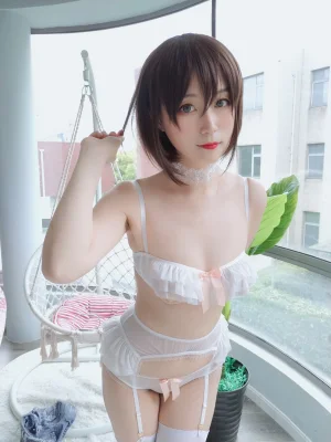 白银81《不后悔》主题写真：30张全套美图，含1个视频