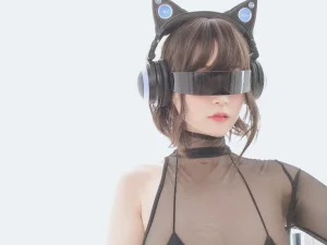 白银81《电子喵》主题写真：50张全套美图，含3个视频